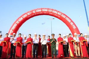 安富交通枢纽建设项目所属 HC1-02 地下隧道剪彩仪式。