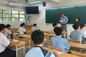 考生在福隆坊福隆高中学校考点参加十年级入学考试。图：秋心