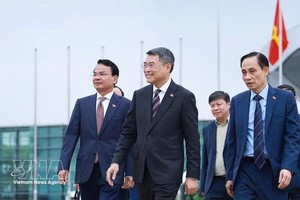 政府总理黎明兴率越南高级代表团启程赴俄出席东盟-俄罗斯对话伙伴关系35周年纪念峰会。