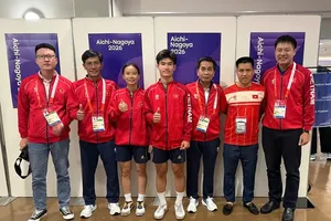 越南 teqball 运动员在铜牌争夺战中取得胜利。照片：Lượng Lượng