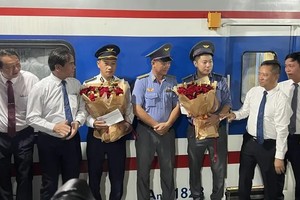 西贡至芽庄线路的编号SNT1/SNT2高质量列车投入运营。图：国雄