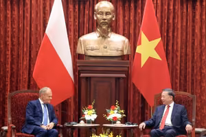 越南共产党中央总书记、国家主席苏林与波兰总理唐纳德·图斯克。图自越通社