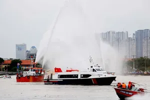 Diễn tập cứu nạn cứu hộ trên sông Sài Gòn.