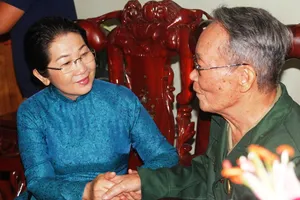 Lãnh đạo TPHCM thăm, chúc thọ người cao tuổi  
