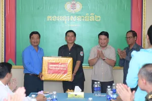 Cất bốc 12 bộ hài cốt liệt sĩ ở Campuchia