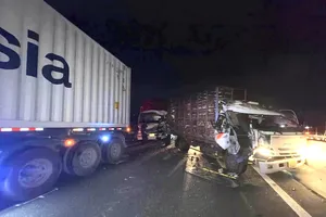Tại nạn liên hoàn trên tuyến cao tốc TPHCM - Trung Lương, phương tiện ùn ứ kéo dài