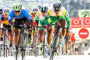 Pha tung nước rút của Nguyễn Thành Tâm tại đích đến. 