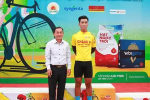 Nguyễn Nhật Nam xuất sắc mặc áo vàng chung cuộc. 