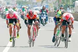 Pha nước rút tại đích đến. Ảnh: DƯƠNG THU