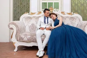 Hai vợ chồng Nguyễn Thành Tâm chụp ảnh cưới. 