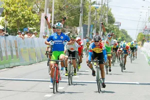 Quàng Văn Cường với niềm vui chiến thắng. 