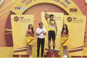 Tay đua IM Jaeyeon đang tạm mặc áo vàng. 