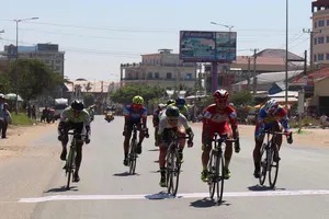 Lê Nguyệt Minh cán đích đầu tiên