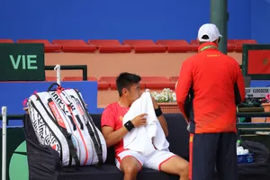 Lý Hoàng Nam sắp tới phải sử dụng khăn theo quy định của ITF. 