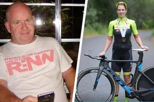 Tay đua nữ xinh đẹp Sara Youmans và quản lý đội Marc Bracke (trái).