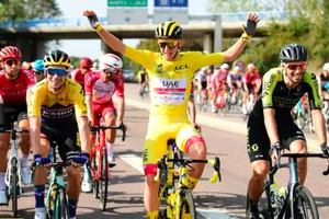 Tay đua Tadej Pogacar vừa giành Áo vàng Tour de France. 