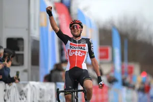 Chiến thắng mang tính bản lề của Tim Wellens ở chặng ba. 