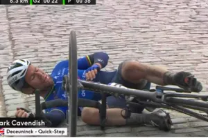 Pha té ngã của Mark Cavendish
