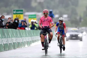Stefan Bissegger chiến thắng trong cơn mưa phùn 