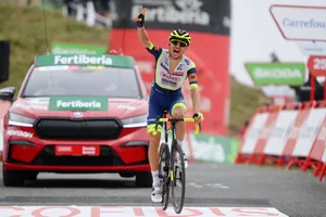 Rein Taaramäe ung dung một mình về đích 