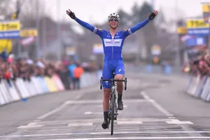 Niki Terpstra chiến thắng bằng màn solo ở Tour of Flanders 2018 
