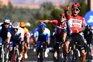 Caleb Ewan ăn mừng chiến thắng ở đích đến