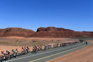 Các tay đua chạy xuyên sa mạc