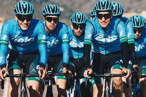 Đội Eolo-Kometa tham dự Giro d’Italia 2022