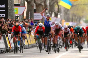 Ethan Vernon mừng chiến thắng chặng 5