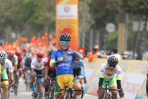 Trần Tuấn Kiệt lại mừng chiến thắng bằng tạo hình chữ T. Ảnh: HOÀNG HÙNG