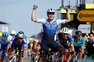 Fabio Jakobsen ăn mừng chiến thắng tại đích đến