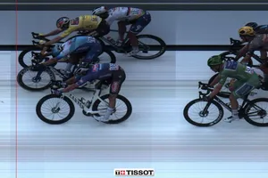 Thiết bị điện tử xác định Dylan Groenewegen giành chiến thắng