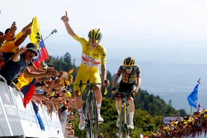 Tadej Pogacar bứt tốc trên dốc cao chiến thắng chặng 7 