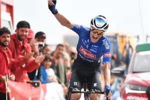 Jay Vine thắng chặng 8