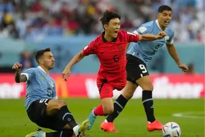 Hàn Quốc ra quân thành công khi có điểm trước Uruguay