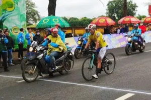 Jang Kyunggu ung dung bước qua vạch đích