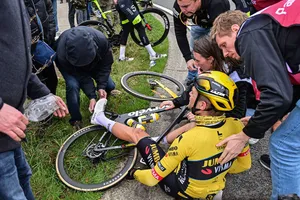 Nhiều tay đua bị tai nạn bỏ cuộc