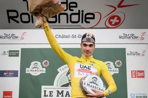 Juan Ayuso đoạt áo vàng 