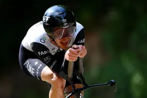 Mikkel Bjerg chiến thắng chặng cá nhân tính giờ