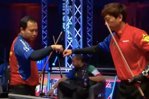 Dương Quốc Hoàng (phải) có sự kết hợp thành công với Nguyễn Anh Tuấn