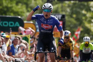 Jasper Philipsen chiến thắng chặng 3