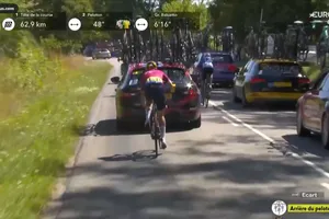 Demi Vollering núp gió ôtô