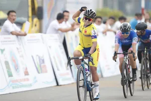 Jutatip ăn mừng chiến thắng tại đích đến. Ảnh: Phạm Đức Huy