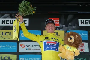 Remco Evenepoel vươn lên giành áo vàng