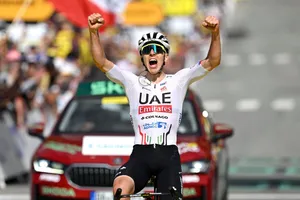 Niềm vui chiến thắng của Tadej Pogacar 