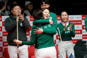 Niềm vui của đội Hana Card khi gỡ được ván đấu thứ 3 níu kéo cơ hội