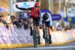Lotte Claes thắng Omloop Het Nieuwsblad WE 2025