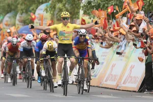 Các ngoại binh đã làm tăng thêm phần hấp cho Cúp Truyền hình