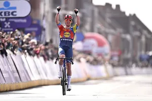 Mads Pedersen chiến thắng Gent-Wevelgem 2025