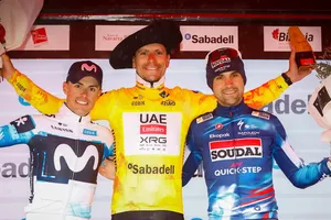 Almeida trên bục nhận giải